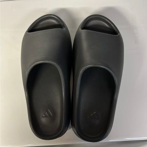 Yeezy slide onyx size 13